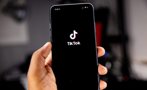 Suprema Corte dos EUA valida lei que exige venda do TikTok pela ByteDance até domingo. (Foto: reprodução / Internet)