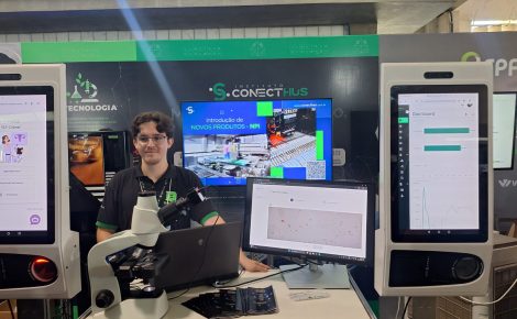Técnico do Instituto Conecthus apresenta equipamentos de diagnóstico digital e soluções tecnológicas em estande de inovação em Manaus.