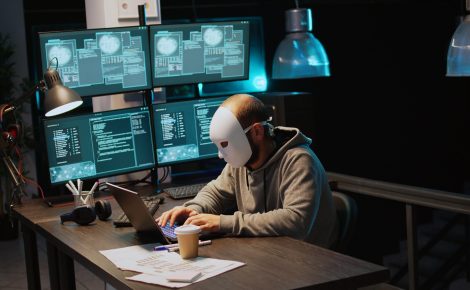 Ciberataques cresceram com o uso de inteligência artificial, expondo bilhões de dados e ampliando fraudes online.