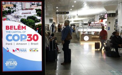 Propaganda da COP30 no saguão de embarque do Aeroporto Internacional de Belém / Foto: Fernando Frazão/Agência Brasil