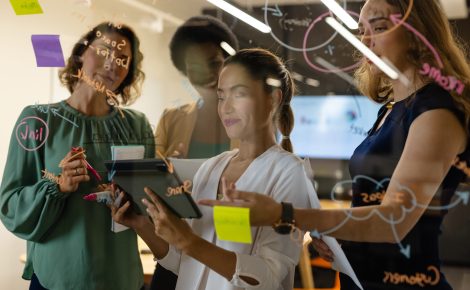 Iniciativas locais, como as desenvolvidas no Polo Digital de Manaus, tentam reverter esse quadro por meio de capacitação, redes de apoio e ações voltadas exclusivamente para atrair e fortalecer mulheres no ambiente de inovação. (Foto: reprodução).