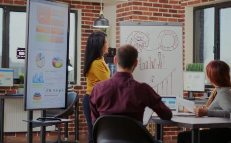 Estudo da FGV destaca o crescimento das fintechs socioambientais no Brasil, voltadas para inclusão financeira e sustentabilidade.