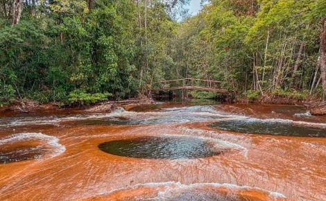 Cachoeira do Mutum, em Presidente Figueiredo, é um dos destinos listados pelo RealTime1 para curtir o carnaval longe da folia. Confira a lista (Foto: Reprodução).