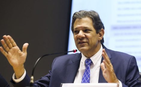 Dentro da meta de zerar o déficit das contas primárias no ano que vem, o governo depende da aprovação no Congresso de um pacote de medidas, como a tributação dos fundos exclusivos e offshore, para levantar receitas adicionais de R$ 168 bilhões. (Foto: Divulgação)