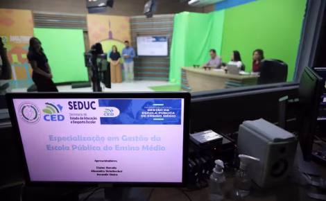 Educadores do Ensino Médio estadual poderão se especializar com curso gratuito em gestão escolar promovido pela UFAM.
📷 Foto: Eduardo Cavalcante / Secretaria de Estado de Educação e Desporto Escolar