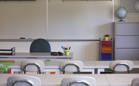 Procon-AM orienta sobre taxas de matrícula e rematrícula em escolas particulares.