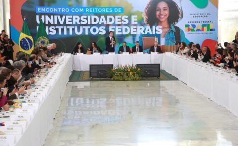 Encontro com representantes dos institutos e universidades federais ocorreu nesta terça-feira, 27 de maio, no Palácio do Planalto - Foto: Luís Fortes/MEC