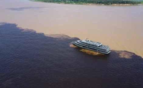 Encontro das aguas dos rios Negro e Solimões, em Manaus