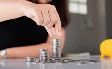 De acordo com o Banco Central, o comprometimento médio da renda das famílias brasileiras com dívidas em agosto foi um dos níveis mais altos desde o início da série histórica.