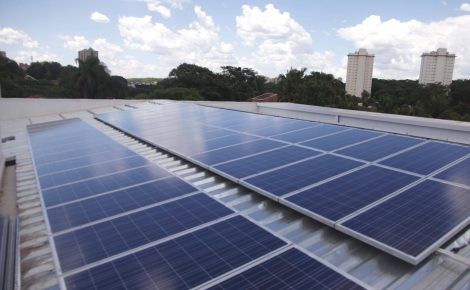 Placas solares instaladas no Amazonas após regulamentação do Ipaam
