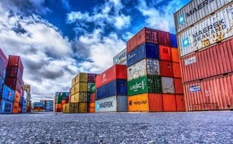 Exportações brasileiras de ferro, aço e alumínio sofrem efeitos das tarifas de Trump.