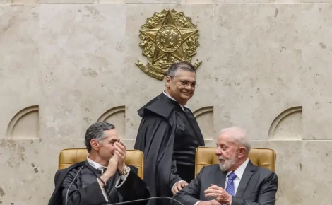 Flavio Dino toma posse do STF