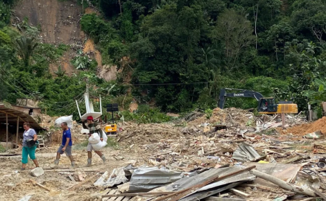 Deslizamento de terra em Manaus. (Foto: Patrick Marques/g1 AM)