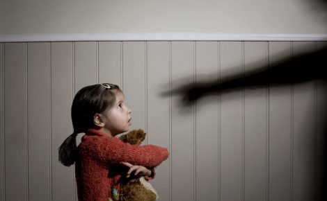 Em 2023, o Brasil registrou 115 mil casos de violência contra crianças e adolescentes