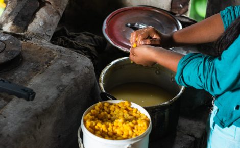 Mapa mostra o percentual de domicílios afetados por insegurança alimentar em cada estado.