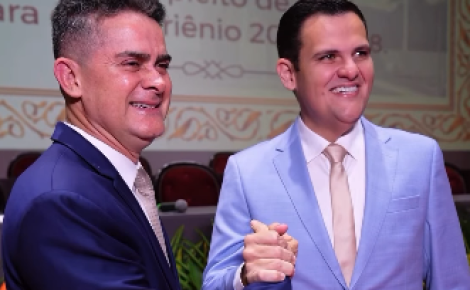 David Almeida e o vice-prefeito Renato Junior tomaram posse nesta quarta-feira