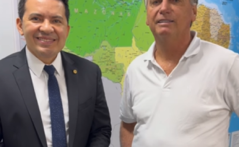 Deputado estadual Delegado Péricles ao lado do ex-presidente Jair Bolsonaro. Foto: Redes Sociais