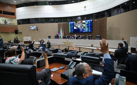 A CMM aprovou os reajustes salariais para servidores das áreas de Educação e Saúde (Foto: Divulgação CMM)