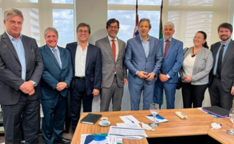 Fernando Haddad e representantes da Associação Brasileira da Indústria Química