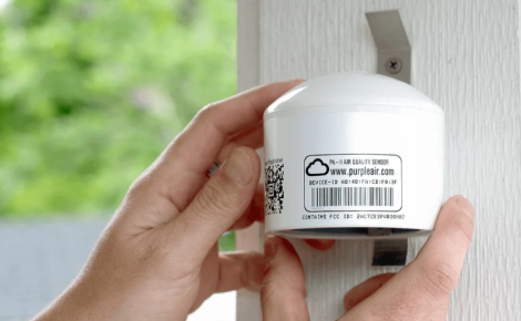 Os sensores, modelo PurpleAir PA-II-FLEX, medem temperatura, umidade e a concentração de material particulado no ar (Foto: Divulgação)