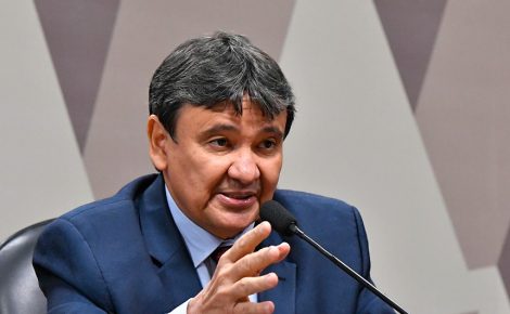 Wellington Dias defende retirada de moradores de áreas de risco afetadas pela seca (Foto: Geraldo Magela/Agência Senado)