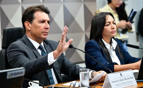O deputado Arthur Maia é presidente e a senadora Eliziane Gama, relatora da CPMI do 8 de Janeiro. Foto: Geraldo Magela/Agência Senado