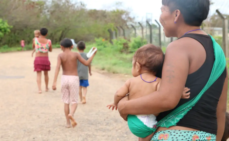 Crianças com câncer no Amazonas enfrentam falta de especialistas e estrutura, agravando a mortalidade na região. (Foto: Rovena Rosa/Agência Brasil)