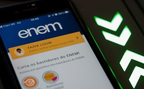 O MEC prorrogou o prazo para solicitar isenção da taxa do Enem 2025 até 2 de maio. Não perca a chance de participar gratuitamente do exame. (Foto: Agência Brasil)