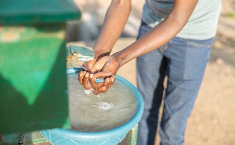 Cenário que expõe o abandono sanitário na maior cidade da Amazônia.
