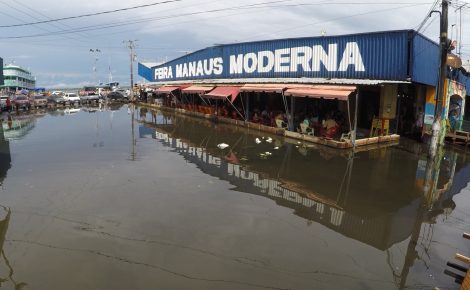 Feira da Manaus Moderna inundada