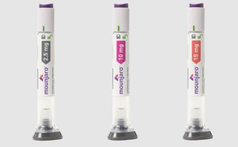 Canetas injetoras do medicamento Mounjaro em diferentes dosagens, utilizadas para o tratamento de diabetes tipo 2 e emagrecimento.