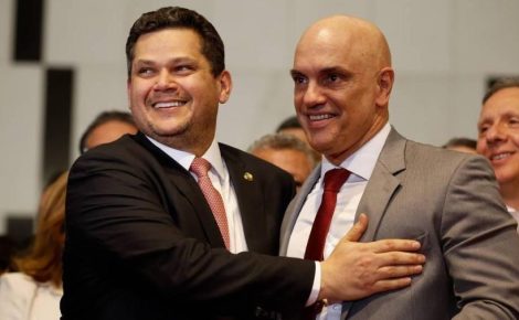 O ministro do STF Alexandre de Moraes e o presidente do Senado, Davi Alcolumbre
(Foto: Pedro Ladeira/Folhapress)