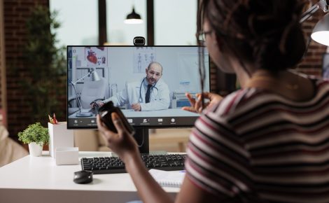 Apesar do avanço da telemedicina e do uso do WhatsApp para agendamentos, 72% das clínicas e hospitais ainda não mapearam a jornada do paciente, aponta pesquisa.