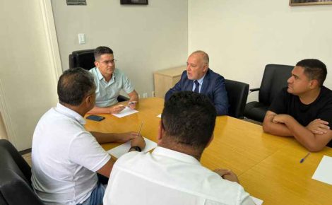 Reunião para tratar do patrocínio da Prefeitura ao Manaus FC ocorreu nesta segunda-feira (Foto: Divulgação/Semcom)