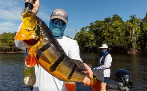 A empresa americana trabalha com venda de pacotes turísticos para a pesca esportiva do peixe tucunaré no baixo rio Jatapu, em Urucará, e afluentes, sem autorização das comunidades. Foto: Divulgação AmazonasTur