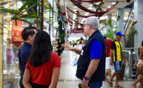 Procon/AM alerta para alguns cuidados que devem ser observados ao realizarem suas compras e evitarem trocas ou devoluções (Foto: João Pedro/Procon)