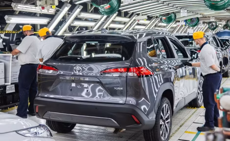 producao do corolla cross na fabrica da toyota