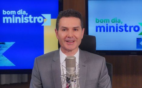 O ministro das Cidades, Jader Filho, durante entrevista no programa Bom Dia, Ministro, nos estúdios da EBC. (Foto/ Rafa Neddermeyer/Agência Brasil)