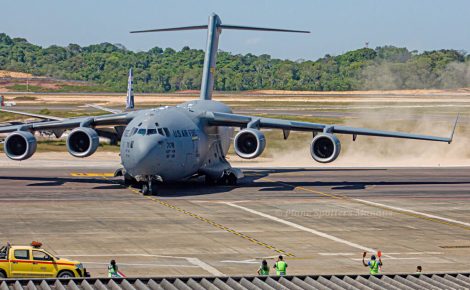 Cargueiro da Força Aérea dos EUA sinaliza visita de Joe Biden a Manaus