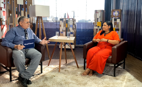 Anne Moura concede entrevista ao RealTime1 Play
