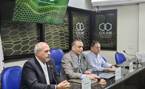 Ralph Assayag (CDLM), auditor fiscal Jairo Costa e Nelson Azevedo (Fieam)