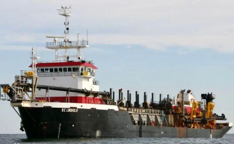 Navio-draga BE Lindholm, que fará o trabalho de dragagem do rio Amazonas