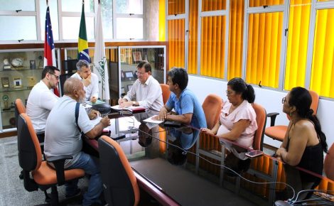 Superintendentes da Suframa, Bosco Saraiva, e do MDA-AM, José Ricardo, se reúnem com pequenos agricultores