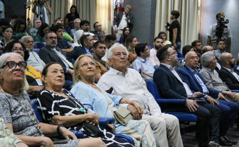 Familiares dos ex-secretários José Lopes e Francisco Monteiro de Paula e o ex-secretário Elson Farias, durante homenagem do Codam