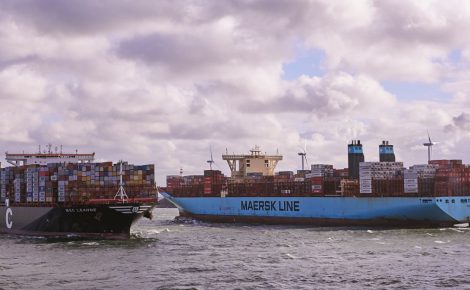 Navios da MSC e Maersk navegando juntos