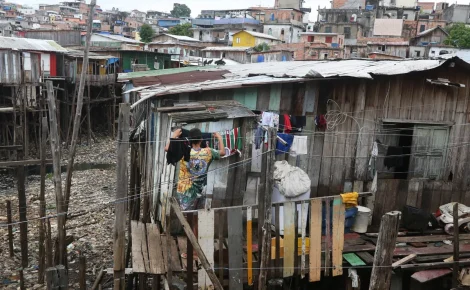 Imagem de uma favela no Amazonas
