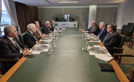 Dirigentes da FGV e do CBA assinam termo de parceria estratégica