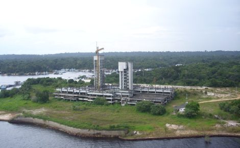 Esqueleto do prédio onde funcionaria o Hotel Maksoud Plaza de Manaus