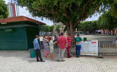 Obra embargada em frente ao Teatro Amazonas