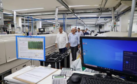 Senador Omar Aziz visita fábrica do empresário Francisco Garcia